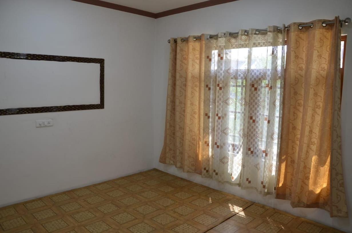 Mir Manzil Bed and Breakfast Srīnagar Buitenkant foto