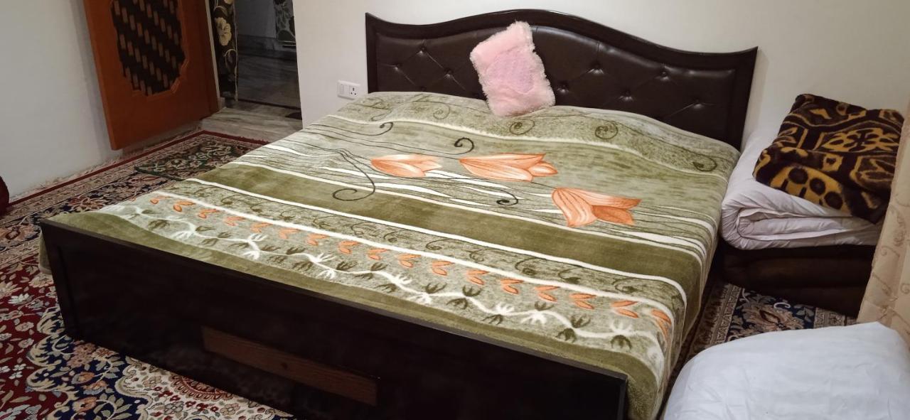 Mir Manzil Bed and Breakfast Srīnagar Buitenkant foto